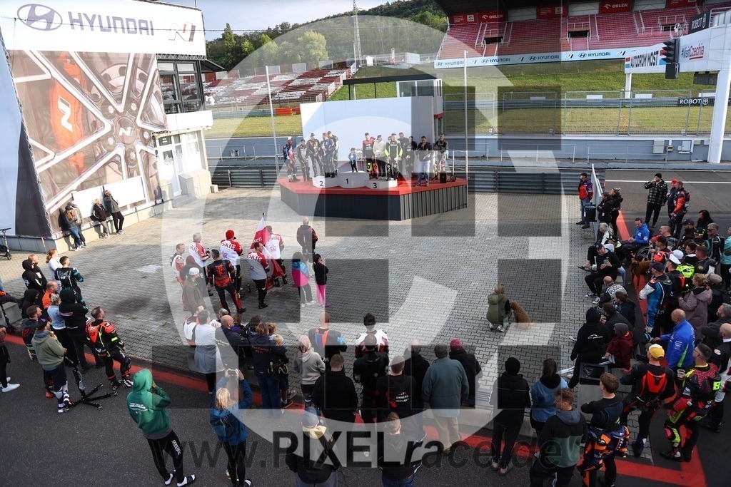social-20250823_07956 | Schöne Erinnerungen an spannende Momente - das festzuhalten ist unser Job. PIXELrace.de ist seit 2003 auf den Rennstrecken Europas unterwegs um die Action draußen beim Fahren und die wunderbare Stimmung imm Fahrerlager für euch einzufangen.