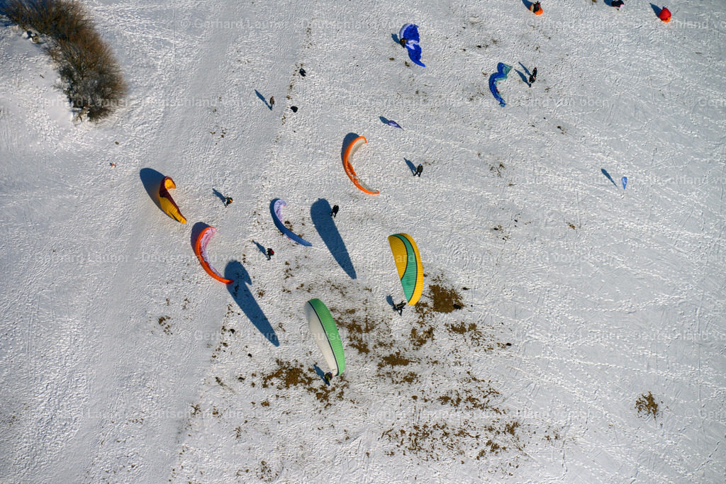 3301242 | Kitesnowsurfen und Paraglider bei Schmiedefeld am Rennsteig, Thüringer Wald