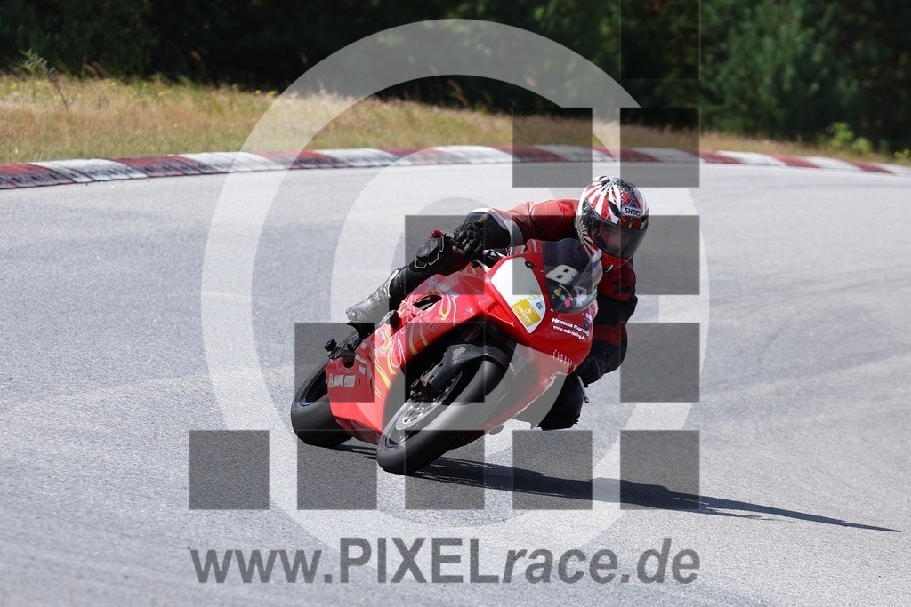 0084-20240805_01352 | Schöne Erinnerungen an spannende Momente - das festzuhalten ist unser Job. PIXELrace.de ist seit 2003 auf den Rennstrecken Europas unterwegs um die Action draußen beim Fahren und die wunderbare Stimmung imm Fahrerlager für euch einzufangen.