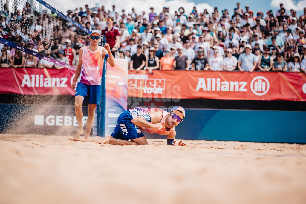 Beachvolleyball | Männer | Allianz German Beach Tour 2025 | Tourstop München | 13.07.2025 | v.l. Momme Lorenz und Tilo Rietschel jubeln