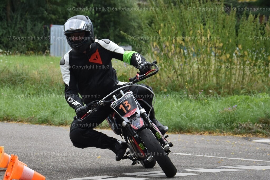 DSC_0400 | Sportfotografie , Motorsport, Motoross, Reitsport, Mointainbike, Enduro,
Landschaft , Outdoor, Eventfotografie, Landschaft, Bilder online bestellen - Realisiert mit Pictrs.com