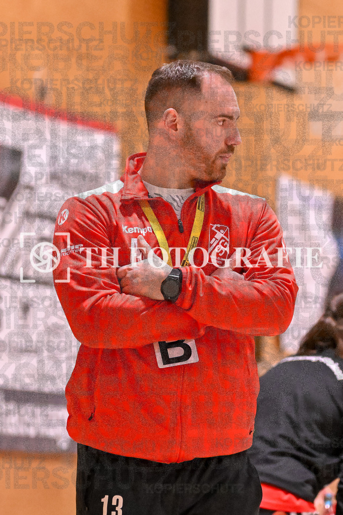 GER, SG Maulburg/Steinen - HSG Dreiland, Frauen-Handball, Oberliga Suedbaden, 3. Spieltag, Saison 2024/2025, 12.10.2024 | André Leuchtmann (SG Maulburg Steinen, Trainer)GER, SG Maulburg/Steinen - HSG Dreiland, Frauen-Handball, Oberliga Suedbaden, 3. Spieltag, Saison 2024/2025, 12.10.2024Foto: TH Fotografie/Thomas Hess
