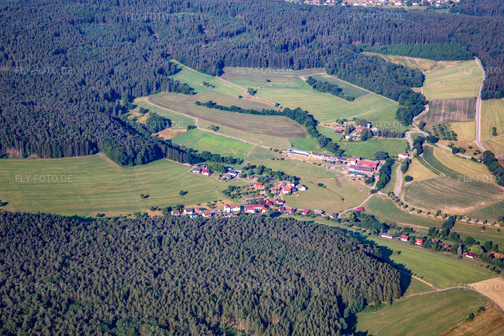 Luftbild: Güttersbach von Osten im Ortsteil Güttersbach in Mossautal im Bundesland Hessen in Deutschland. Foto: IMG_137033.jpg vom 24.06.2023 durch Werner Riehm/FLY-FOTO.de