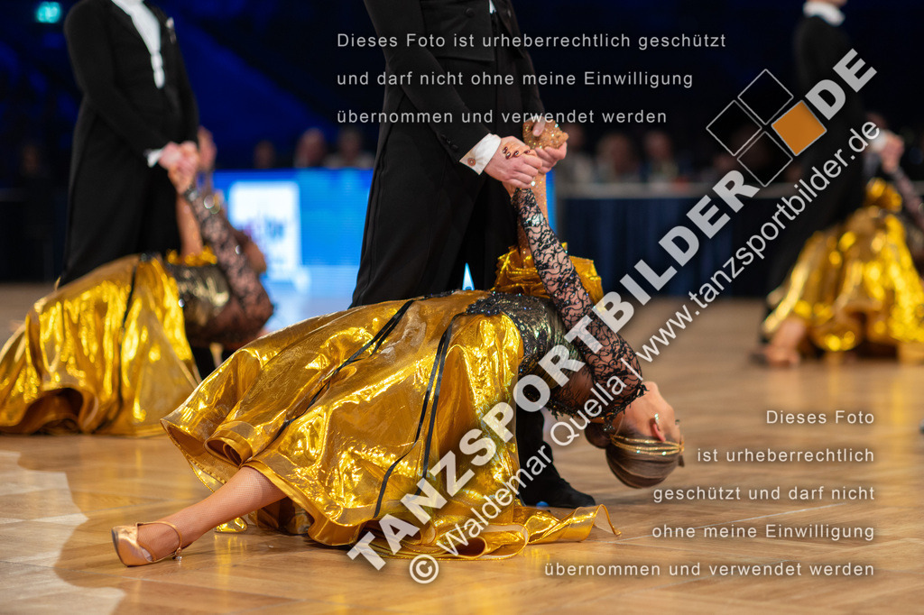 20251206-02723 | Hier finden Sie Tanz Bilder vom Latein und Standard Formationen tanzen. Sportbilder vom Tanzsport. Schöne Fotos und von Weltmeisterschaft, Europameisterschaft, Bundesliga, Regionalliga, Oberliga und Landesliga sowie von GOC Stuttgart, DanceComp, WM Bremen