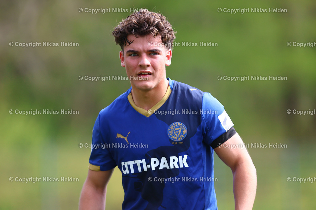 NH_HolsteinKielU19_1FCHeidenheimU19_DFBNachwuchsliga_18042026 | #22 Mark Richter Monserrat (Holstein Kiel U19)Fußball I Herren I U19 DFB-Nachwuchsliga Hauptrunde Liga A, Gruppe B I Saison 2025-2026 I 9. Spieltag I Holstein Kiel U19 - 1. FC Heidenheim U19 I 18.04..2026 I Citti-Fußball-Park