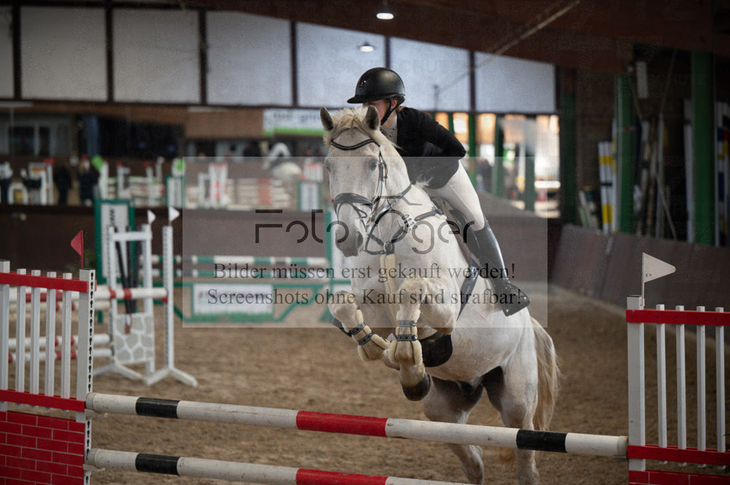 Hallenreittunier Voxtrup 2023 | Entdecke hochwertige Reitturnierfotos von Foto Oger. Professionell, emotional und authentisch – jetzt Lieblingsmomente im Shop bestellen.Deutschlandweite Turnierfotografie. - Realisiert mit Pictrs.com