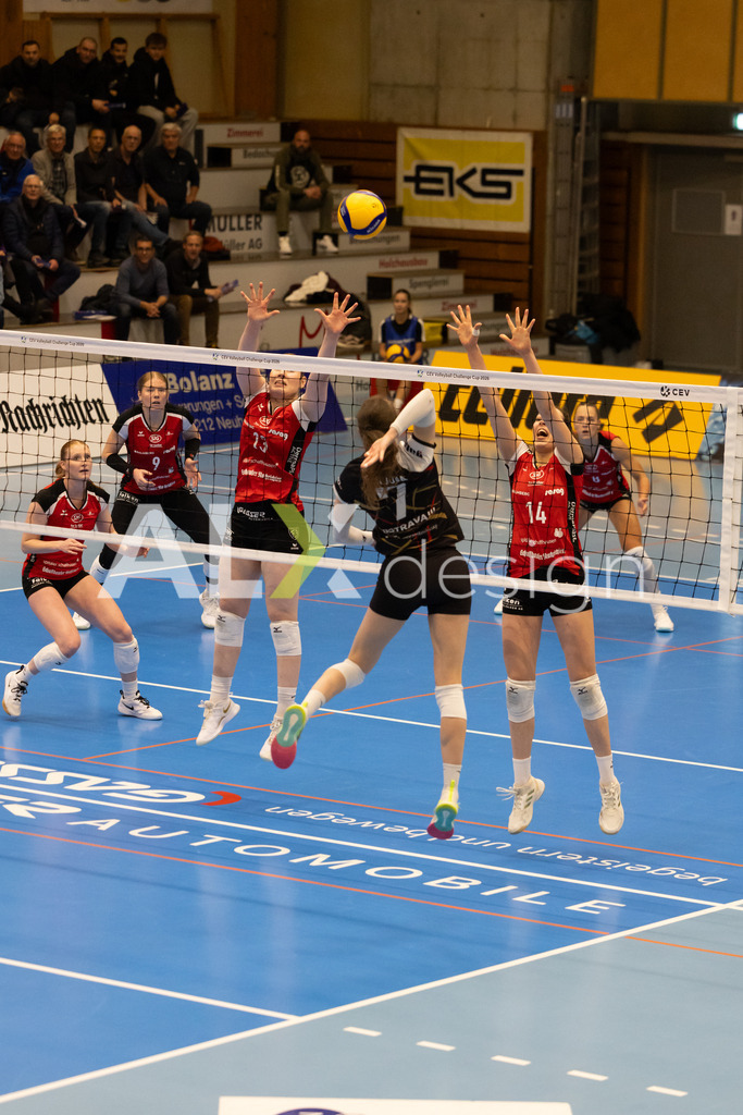 Volleyball I Frauen I Saison 2025-2026 I CEV Volleyball Challenge Cup 2026 | Women I 16th Finals I VC Kanti Schaffhausen - TJ Ostrava I 03.12.2025 | TJ Ostrava - 7 Andrea Štrbová (SVK) – Diagonalangriff - Realisiert mit Pictrs.com