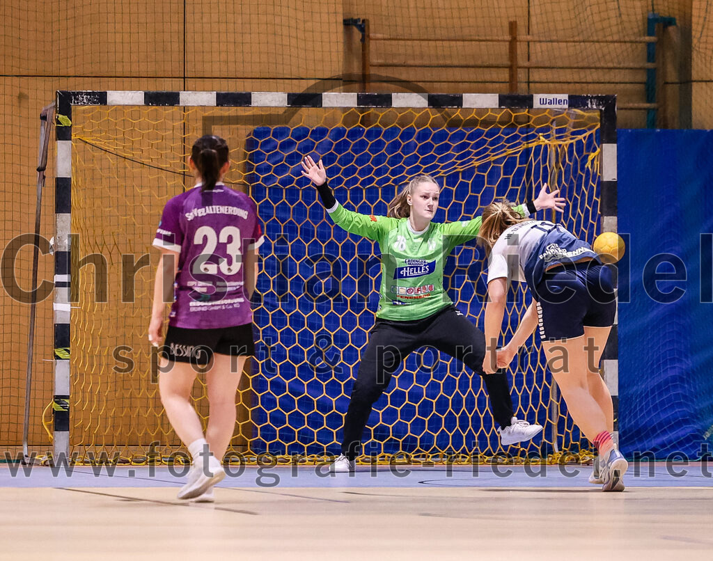 2024-11-24_084_SpVgg_Altenerding_gegen_HC_Donau-Paar_II | Erding, Deutschland, 24.11.2024:Handball, Bezirksoberliga Frauen Altbayern 2024 / 2024, 6. Spieltag, SpVgg Altenerding gegen HC Donau/Paar II, Endergebnis: 24:24Katharina Künstner (SpVgg Altenerding, #23), Lara Kullmann (SpVgg Altenerding, #16), Rebecca Rausch (TSV Dachau 65, #11)Foto: Christian Riedel / fotografie-riedel.net