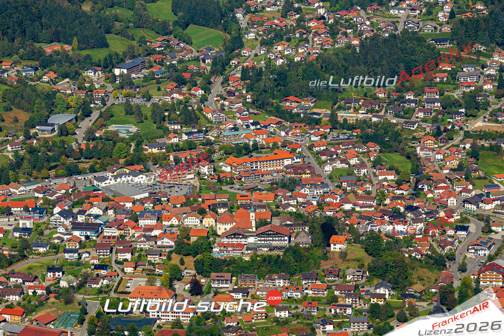 Das Luftbild der Stadt Bodenmais wurde 2021 vom Flugzeug heraus erstellt (keine Drohne) Aufnahmehöhe ca.450 Meter- hohe Bildauflösung und Druck-Qualität garantiert!