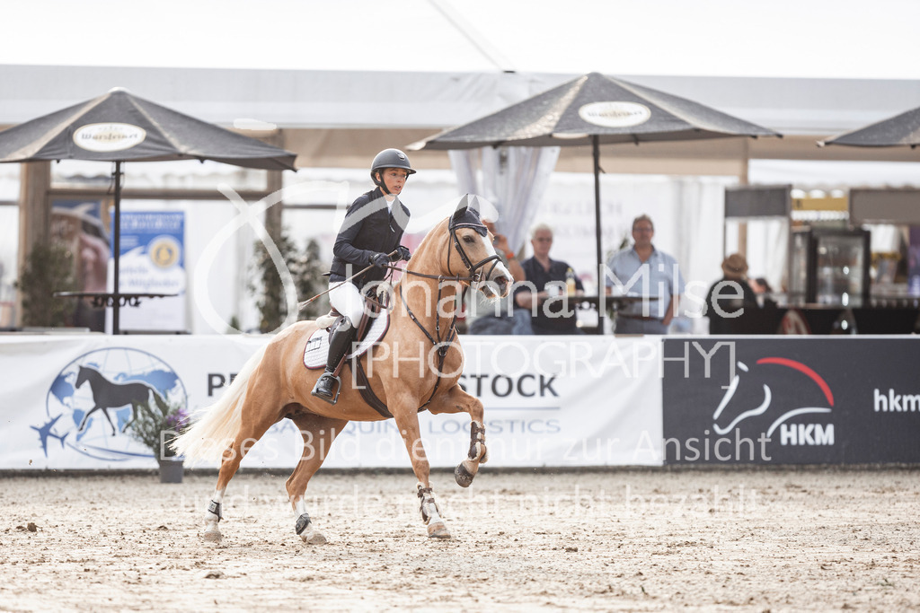 240906_BuCha_PonyA-5j-128 | Deine schönsten Turniermomente als professionelle Fotos! Entdecke hochwertige Pferdesport-Fotografie im Online-Shop. Jetzt Fotos finden & bestellen!