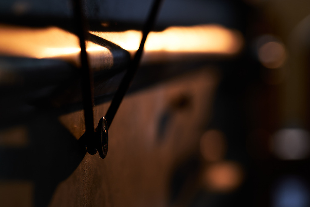 Sicherung der Plane eines PKW-Anhängers | Burgenland, Austria - April 15, 2022: Sicherung der Plane eines PKW-Anhängers. - Realisiert mit Pictrs.com