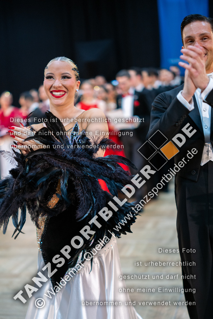 20250118-11974 | Hier finden Sie Tanz Bilder vom Latein und Standard Formationen tanzen. Sportbilder vom Tanzsport. Schöne Fotos und von Weltmeisterschaft, Europameisterschaft, Bundesliga, Regionalliga, Oberliga und Landesliga sowie von GOC Stuttgart, DanceComp, WM Bremen