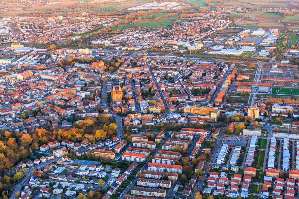 Luftbild: Vogesenstr in Landau in der Pfalz im Bundesland Rheinland-Pfalz in Deutschland. Foto: IMG_60839.jpg vom 09.11.2013 durch Werner Riehm/FLY-FOTO.deAuflösung des Originals: 4752 x 3168 px