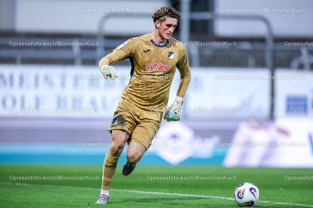 FCVK16092501107 | 16.09.2025, Fußball, FC Viktoria Köln – TSG 1899 Hoffenheim II, 3.Liga, Sportpark Höhenberg, Saison 2025 2026: Torwart Lukas Petersson&nbsp;(Hoffenheim II #01)  DFB regulations prohibit any use of photographs as image sequences and or quasi-video.