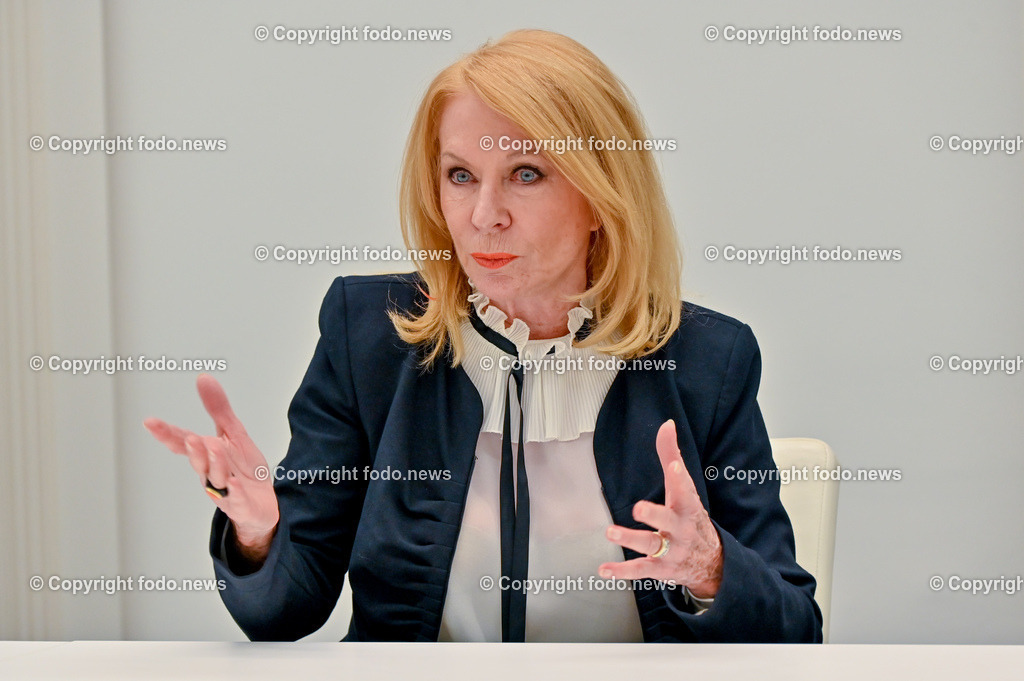 Gerda Rogers_ Starastrologin_ 19.012.2023-33 | 19.01.2023, Linz, AUT, Sparkasse Oberoesterreich im Bild Gerda Rogers (Starastrologin) 