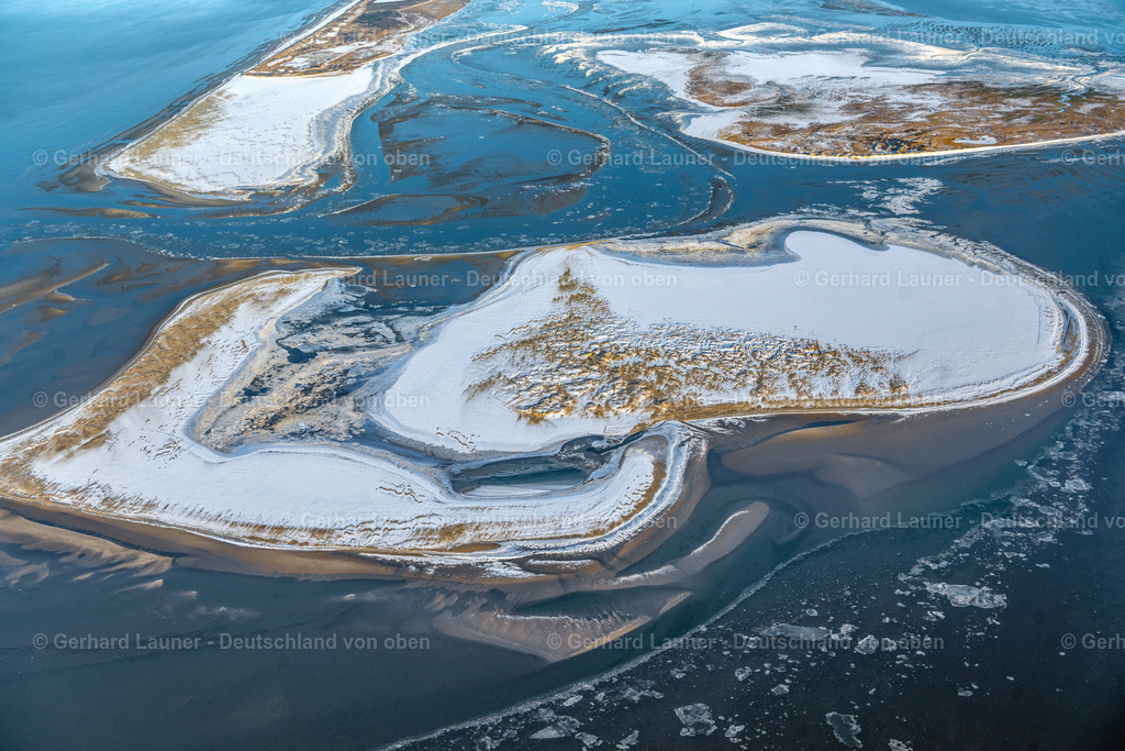 4044138 | Blick über winterliche Kachelotplate zur Insel Memmert und Juist im Nationalpark Ostfriesisches Wattenmeer im Bundesland Niedersachsen