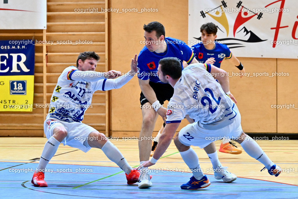 SC Ferlach vs. ALPLA HC Hard | #22 BABIC Dejan SC Hard, #27 WENDEL Samuel SC Hard, #10 Perkusic Toni SC Ferlach, SC Ferlach vs. ALPLA HC Hard, SC Ferlach vs. ALPLA HC Hard am 05.04.2025 in Ferlach (Ballspielhalle Ferlach), Austria, (Photo by Bernd Stefan)
