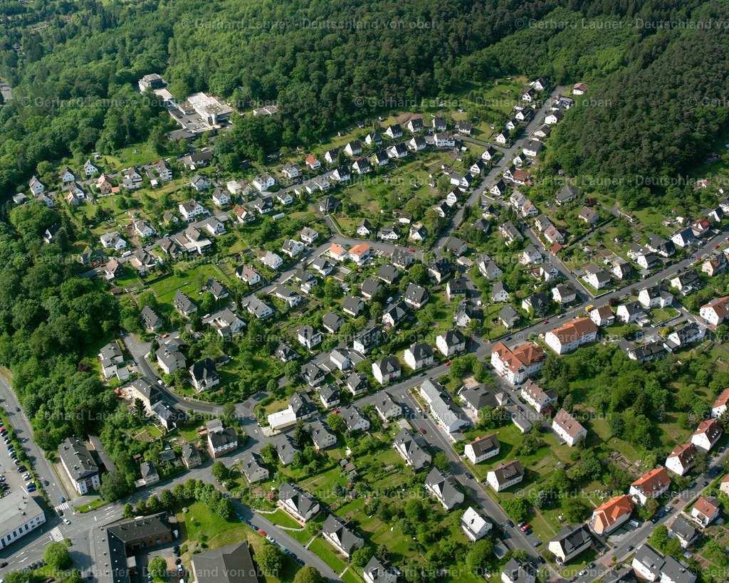 2611160 | DILLENBURG 09.06.2006 Wohngebiet einer Einfamilienhaus- Siedlung  in Dillenburg im Bundesland Hessen, Deutschland // Single-family residential area of settlement  in Dillenburg in the state Hesse, Germany Foto: Gerhard Launer