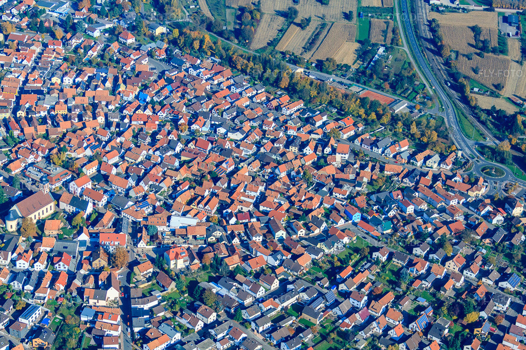 Luftbild: Bahnhofstr in Hagenbach im Bundesland Rheinland-Pfalz in Deutschland. Foto: IMG_35295.jpg vom 31.10.2010 durch Werner Riehm/FLY-FOTO.de