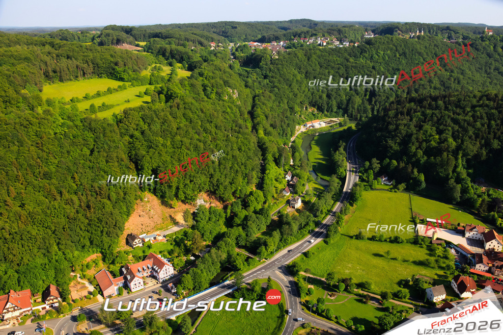 Die Luftaufnahme Behringersmühle - Gößweinstein wurde vom UL-Flugzeug (keine Drohne) aus fotografiert.Hohe Druck- Auflösung-die Geschenkidee!