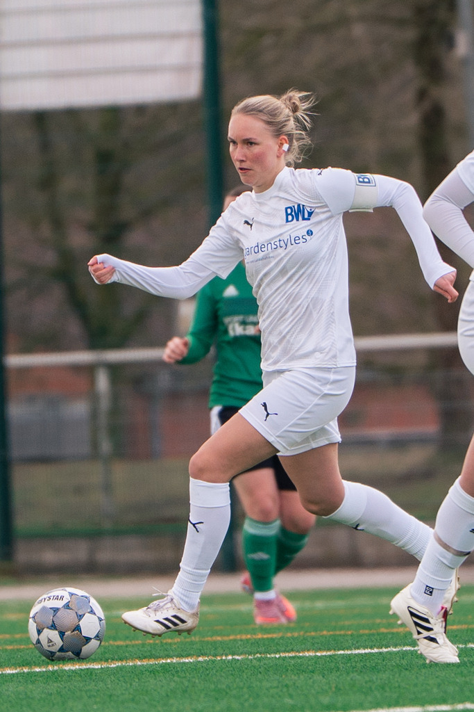 Fußball I Frauen I Saison 2025-2026 I Landesliga Weser-Ems I 13. Spieltag I BW Lohne - SV Olympia Uelsen I 9045 | jns.sportfotos - Realisiert mit Pictrs.com