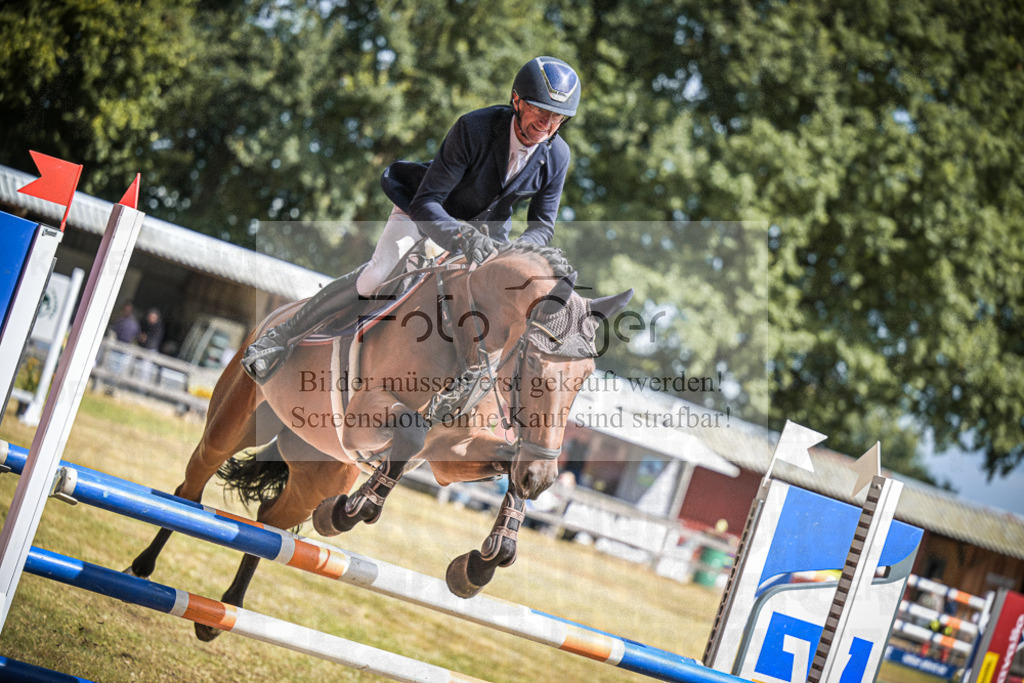 DOS_0061 | Entdecke hochwertige Reitturnierfotos von Foto Oger. Professionell, emotional und authentisch – jetzt Lieblingsmomente im Shop bestellen.Deutschlandweite Turnierfotografie. - Realisiert mit Pictrs.com