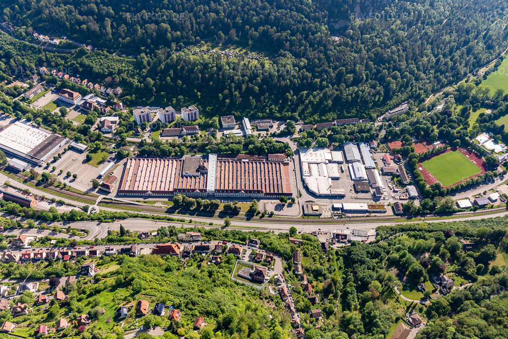 Luftbild: Werksgelände der Mauser-Werke Oberndorf Maschinenbau GmbH in Oberndorf am Neckar im Bundesland Baden-Württemberg in Deutschland. Foto: IMG_114425.jpg vom 30.05.2019 durch Werner Riehm/FLY-FOTO.de