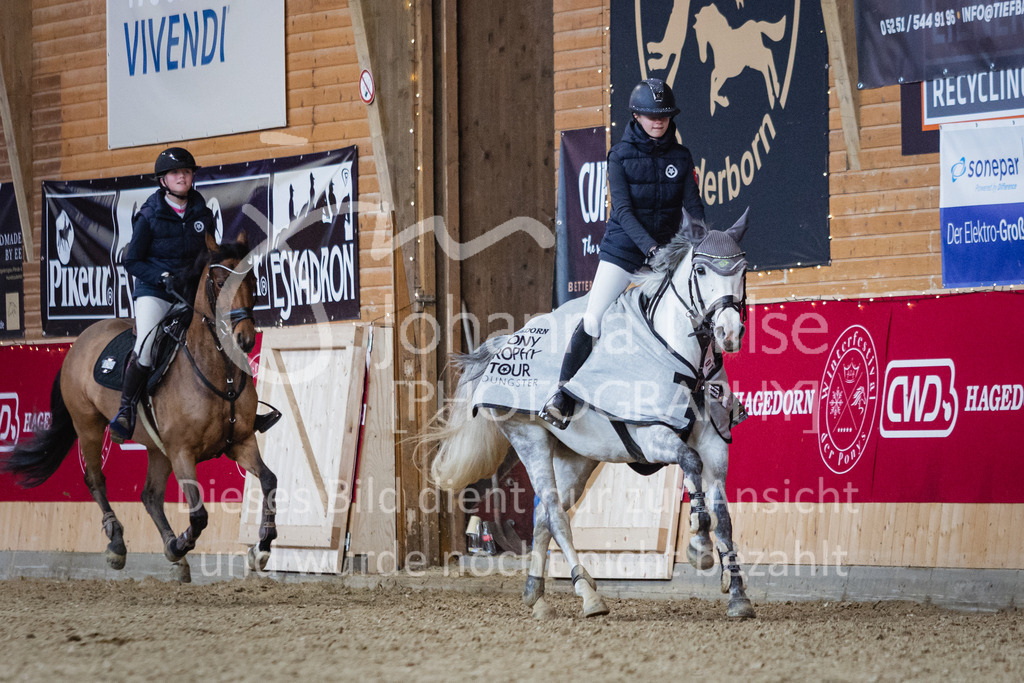 221127_Winterfestival_L-Spr_HPTTY-302 | Deine schönsten Turniermomente als professionelle Fotos! Entdecke hochwertige Pferdesport-Fotografie im Online-Shop. Jetzt Fotos finden & bestellen!