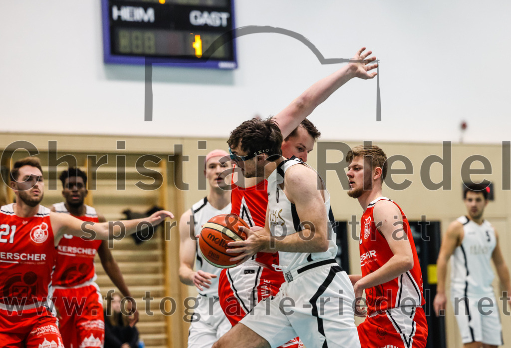 2022-12-03_024_TSV_Vaterstetten_gegen_TG_Landshut | Vaterstetten, Deutschland, 03.12.2022:
Basketball, Bayernliga Herren Südost 2022 / 2023, 7. Spieltag, TSV Vaterstetten gegen TG Landshut, Endergebnis: 71:78

Maximilian Rothe (TSV Vaterstetten, #6)

Foto: Christian Riedel / fotografie-riedel.net