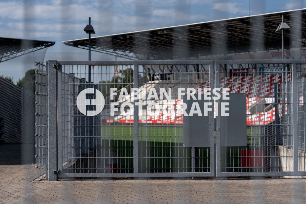 Rot-Weiss Essen; 3. Liga, Media Day 2026/2027, Foto: Eibner-Pressefoto/Fabian Friese | Geschlossene Tore an der Hafenstrasse,Rot-Weiss Essen; 3. Liga, Media Day 2026/2027, Foto: Eibner-Pressefoto/Fabian Friese - Realisiert mit Pictrs.com