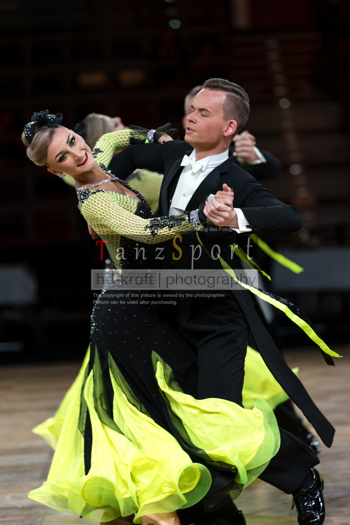 20241109_DM-Formationen_Vorrunde_3281 | Tanzsportbilder, Standardtanz, Lateintanz, WDSF, DTV, LTVB, dancecomp, goc, hessen tanzt, blaues band der spree, walzer, tango, wiener walzer, slowfox, quickstepp, samba, rumba, cha-cha-cha, paso doble. jive, hd-kroft photography, turniertanzsport