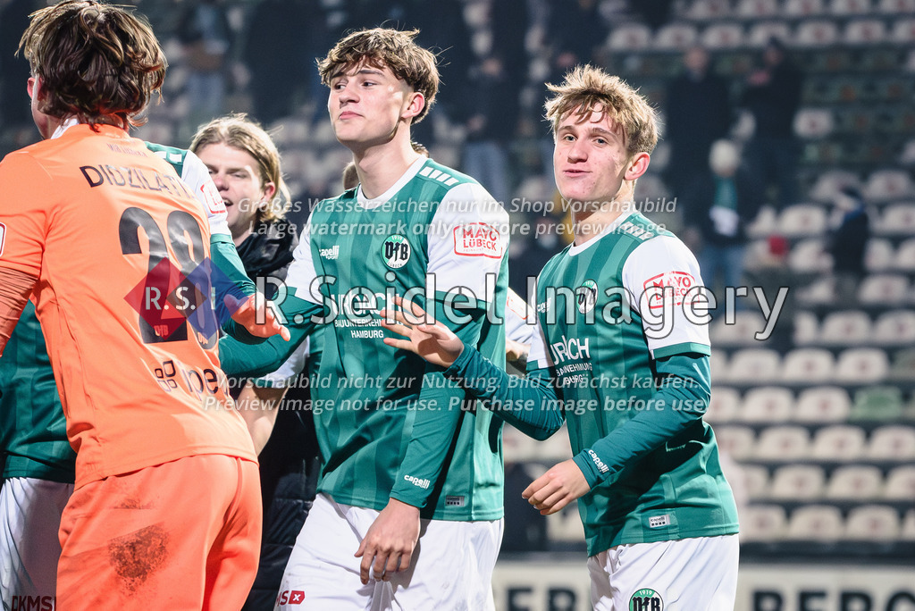 RS-1-089789 | Samuel Hermann Schwoon (#43, Lübeck, U19-/U23-Spieler), Luc Ari Otzmann (#49, Lübeck, U17-Spieler)