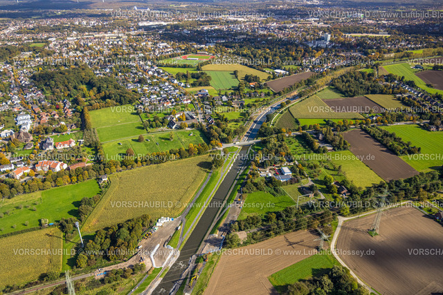Dinslaken241009249 | Luftbild, Fluss Emscher an der neuen Emschermündung mit Brücke Heerstraße, Baustelle mit Abriss der Eisenbahnbrücke, Wohngebiet Ortsansicht Eppinghoven, Dinslaken, Ruhrgebiet, Nordrhein-Westfalen, Deutschland
