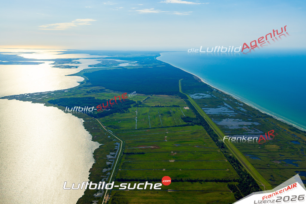 Luftaufnahme Sundische Wiese Zingst - Die Luftaufnahme wurde 2025 vom UL-Flugzeug heraus erstellt ( ohne Drohne ) - Hochauflösende Luftaufnahme - für professionelle Ausdrucke geeignet. Die Geschenkidee !Mit Lizenz und Bildrechte bestellbar
