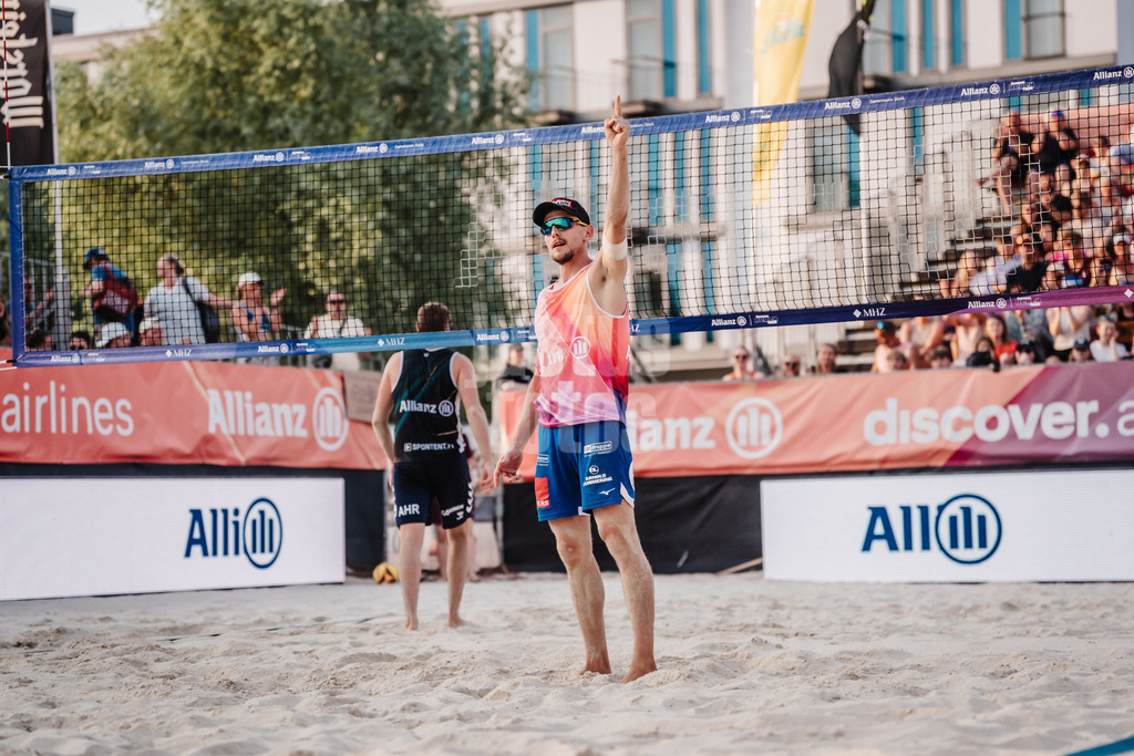 Beachvolleyball | Männer | Allianz German Beach Tour 2025 | Tourstop Bremen | 14.06.2025 | Bennet Poniewaz jubelt