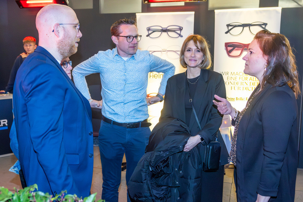 top-top.de 260306-016 | Foto, Video, Fotografie, Videografie, Fotobox, DJ, Discjockey, Musik, Musikbox, Veranstaltung, Photobooth, Amazon, Ebay, Buchtipp, Bestseller, Autor, Verlag, Buch, Wesel, Hamminkeln, NRW, Dinslaken, Rees, Drohne, Hochzeit, Party, Fotobox, Wesel, Fotograf