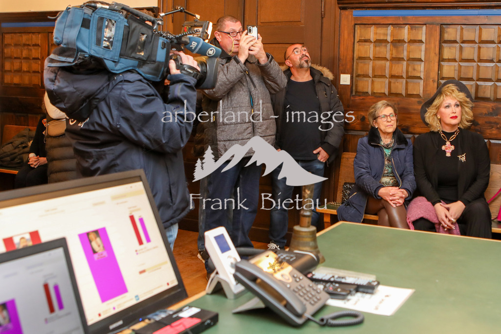 OE7A6529 | großes Medien Interesse an der Person Gloria Gray