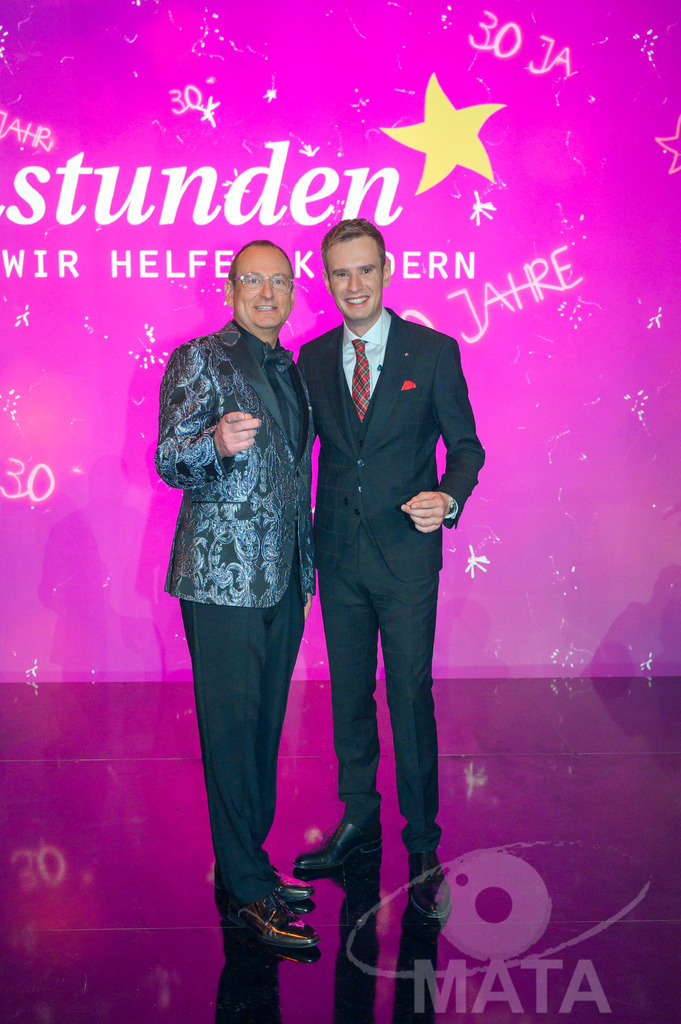 _DWA2202 | Volker Heißmann und Florian Schwegler bei '30 Jahre Sternstunden-Gala 2023' in der Frankenhalle. Nürnberg, 15.12.2023 - Realisiert mit Pictrs.com
