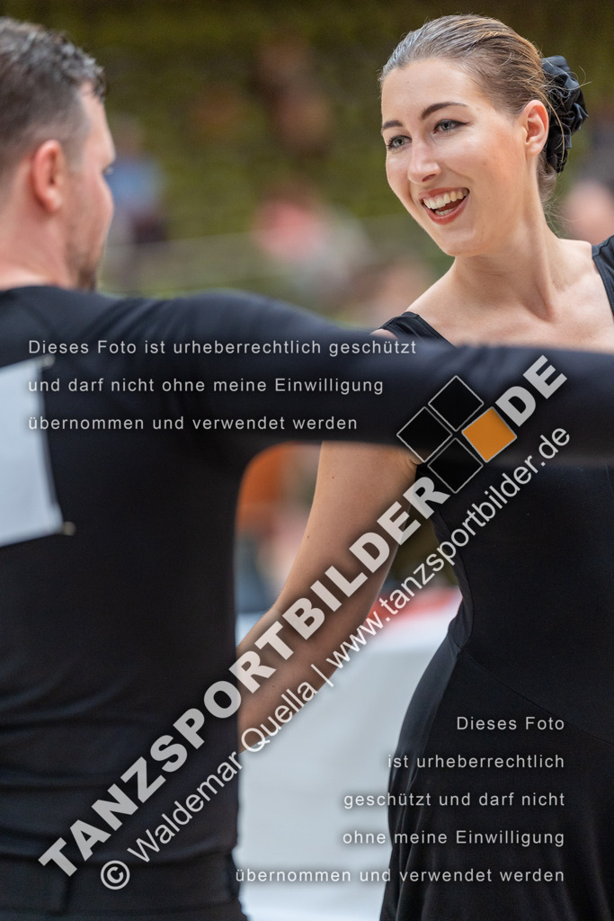 20240810-00842 | Hier finden Sie Tanz Bilder vom Latein und Standard Formationen tanzen. Sportbilder vom Tanzsport. Schöne Fotos und von Weltmeisterschaft, Europameisterschaft, Bundesliga, Regionalliga, Oberliga und Landesliga sowie von GOC Stuttgart, DanceComp, WM Bremen