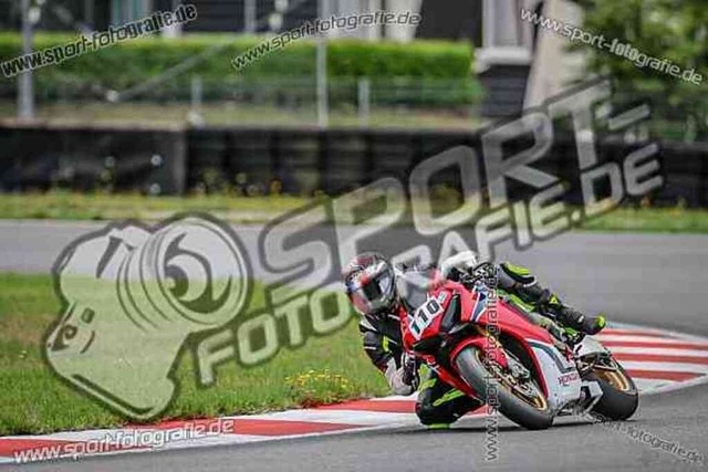 pubi9330 | Professionelle Fotos von Sportveranstaltungen, aber auch Hochzeiten und anderen Events. - Realisiert mit Pictrs.com