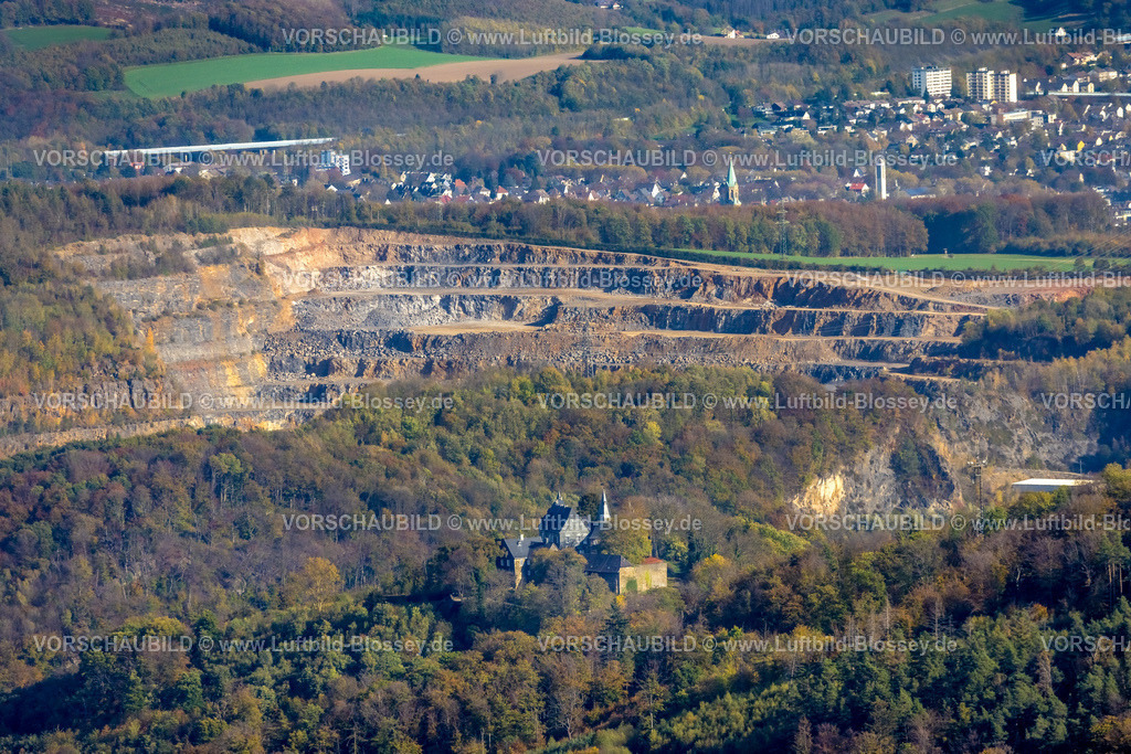 Hagen221016657 | Luftbild, Schloss Hohenlimburg in buntem Herbstwald, Steinbruch Steltenberg, Hohenlimburg, Hagen, Ruhrgebiet, Nordrhein-Westfalen, Deutschland
