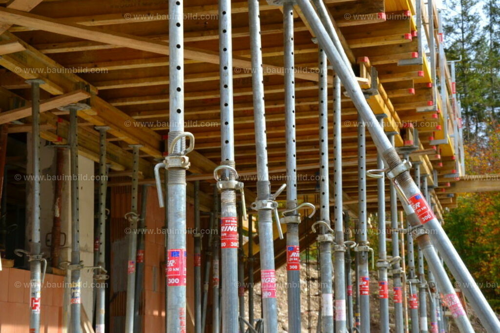 bib-lg04-betonarbeiten-0549 | Nach LV-Leistungsgruppen sortierte Detailfotos über den Bau eines Hauses. Alle Hausbau-Bilder direkt vom Urheber und Autor der Website Haus-Selber-Bauen.com