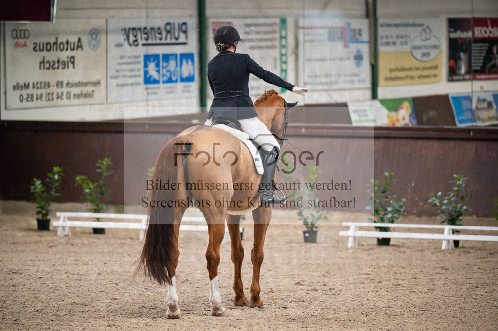 Hallenreittunier Voxtrup 2023 | Entdecke hochwertige Reitturnierfotos von Foto Oger. Professionell, emotional und authentisch – jetzt Lieblingsmomente im Shop bestellen.Deutschlandweite Turnierfotografie. - Realisiert mit Pictrs.com