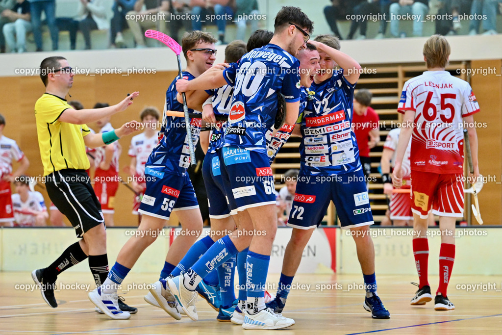 VSV Unihockye vs. KAC Floorball | Alexander Gruber Referee, Jubel VSV Unihockey Mannschaft, #30 Christoph Steiner VSV Unihockey, #19 Philipp Seiser VSV Unihockey, #60 Thomas Unterweger VSV Unihockey, #72 Kilian Kronig VSV Unihockey, VSV Unihockye vs. KAC Floorball, VSV Unihockye vs. KAC Floorball am 13.04.2025 in Villach (Ballspielhalle St. Martin), Austria, (Photo by Bernd Stefan)