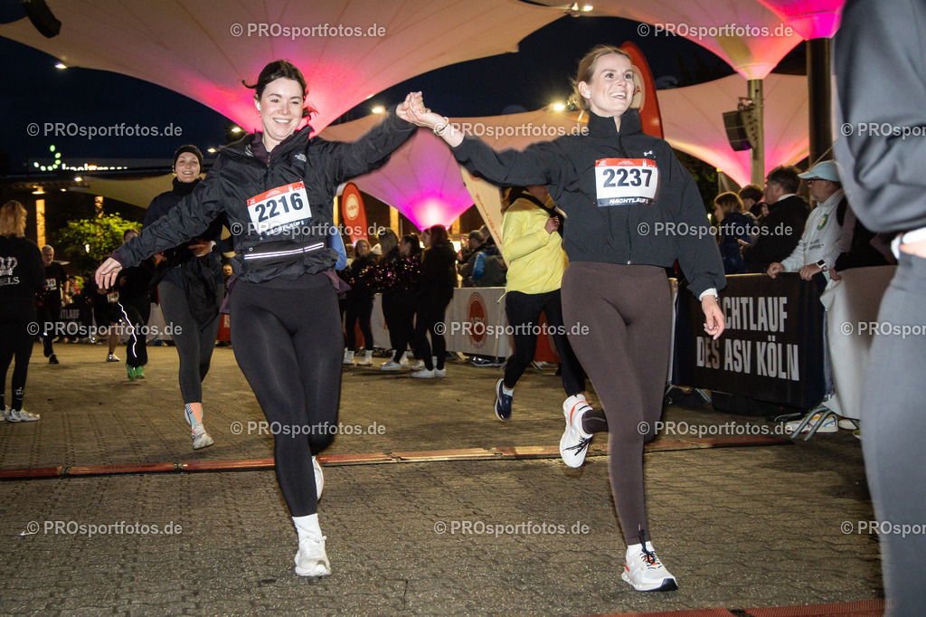23. ASV Nachtlauf; Koeln, 13.05.26 | Impressionen vom 23. ASV Nachtlauf am 13.05.26 am Tanzbrunnen in Koeln. Foto: BEAUTIFUL SPORTS/Axel Kohring