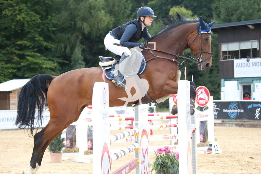 DL2Q4985 | Willkommen bei Brunnmayr - Design & Fotografie – Ihrem Spezialisten für Reitturniere und Pferdeveranstaltungen in Oberösterreich, Salzburg und Bayern! Seit über 17 Jahren sind wir leidenschaftlich dabei.