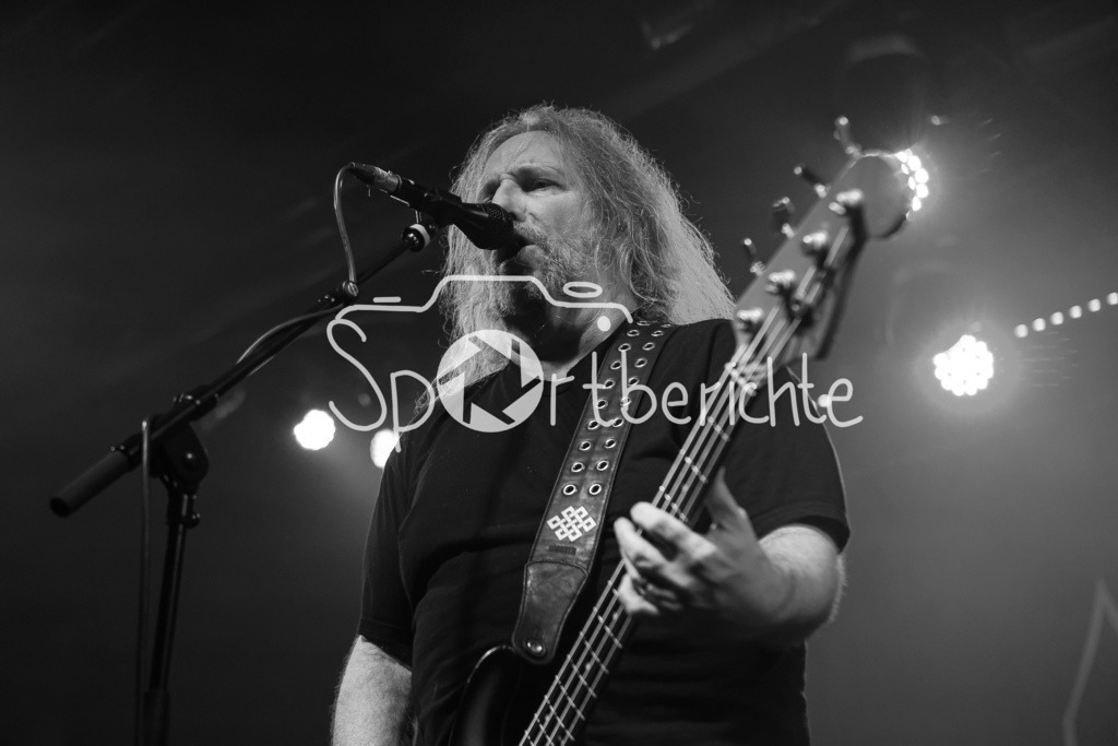Night Of The Living Trash  | Sacred Reich Frontmann Phil Rind in Aktion beim Auftritt im Backstage Werk in Muenchen