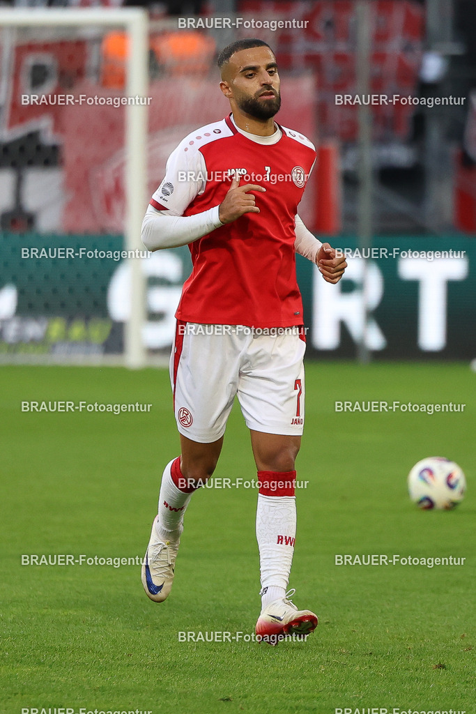 Rot-Weiss Essen - TSV Alemannia Aachen | Essen, Deutschland, 31.08.2025 Ramien Safi  (Rot-Weiss Essen) beim Aufwärmenwährend des 3.Liga Spiels zwischen  Rot-Weiss Essen und Alemannia Aachen am 31.08.2025 im Stadion an der Hafenstraße in Essen. (Foto von Timo Bluhmki-Schmidt/Brauer Fotoagentur