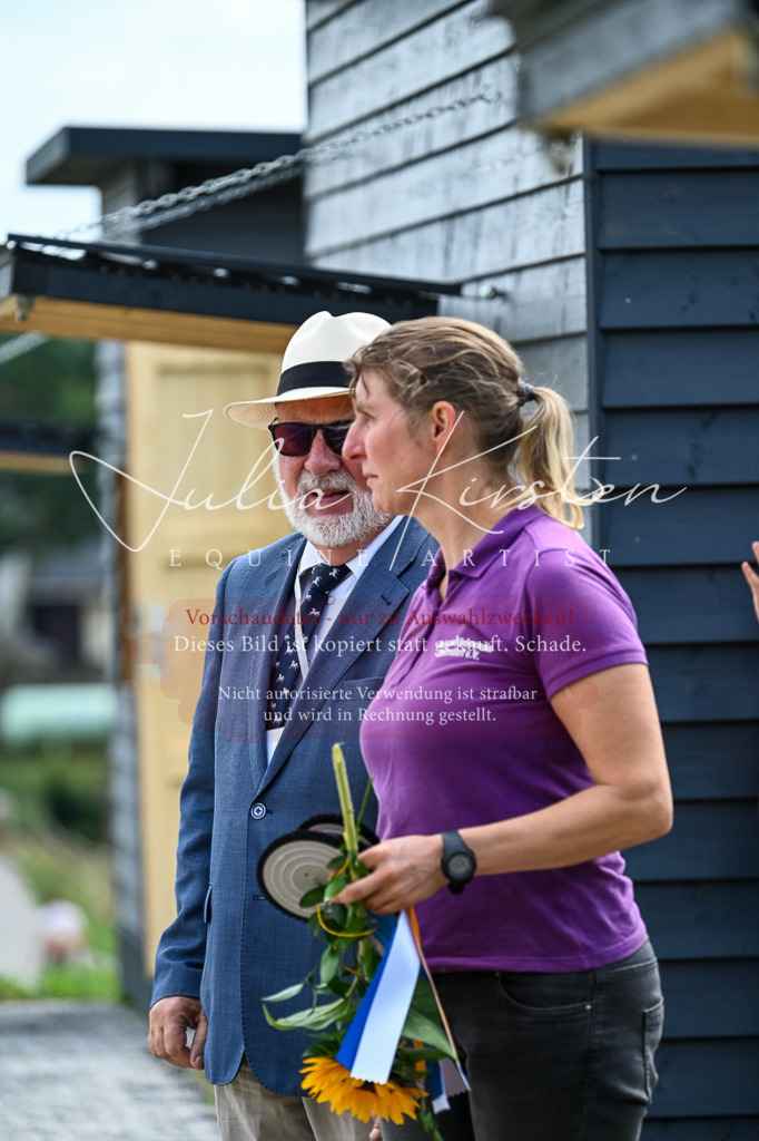 DSC_2634 | Pferde- und Turnierfotografie in Westsachsen. Pferdeportraits, Auftragszeichnungen und intuitive Kunst.