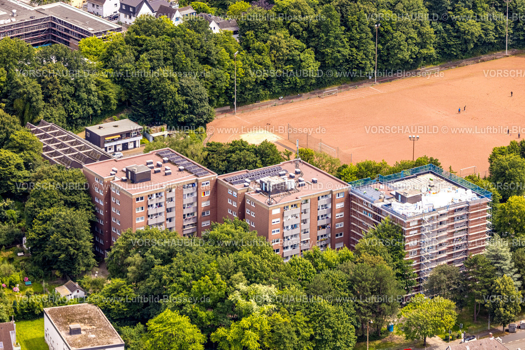 Muelheim240703265 | Luftbild, Hochhäuser Siedlung mit Renovierung, Prinzeß-Luise-Straße, am Sportplatz TSV Viktoria 1898 e.V., Broich - Ost, Mülheim an der Ruhr, Ruhrgebiet, Nordrhein-Westfalen, Deutschland